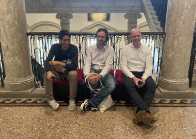 Photo of Christian Louter, Daniel Trias and Francesco Carlucci having a pleasant conversation while sitting in a hallway.