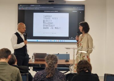 Jagoda Cupać stands in front of an audience and speaks into a microphone.