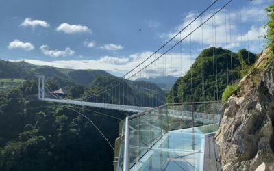 When glass breaks: Defects & fracture mechanics